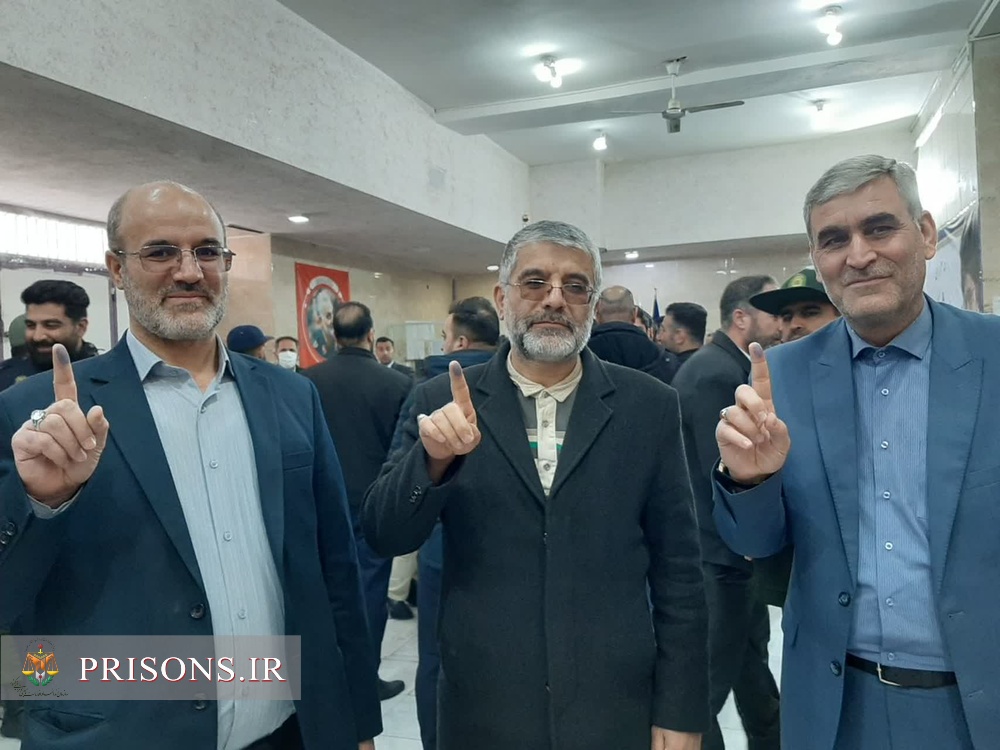 حضور رئیس‌کل دادگستری، دادستان و مدیرکل زندان‌های همدان در زندان برای انتخابات