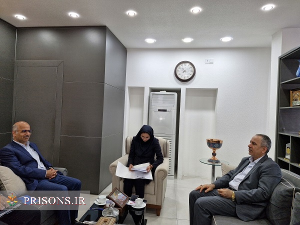 دیدار مدیرکل زندان‌های بوشهر با مدیرکل امور اقتصاد و دارایی استان