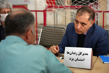 میز خدمت 60 نفر از قضات استان یزد جهت رسیدگی به مشکلات قضایی زندانیان زندان مرکزی