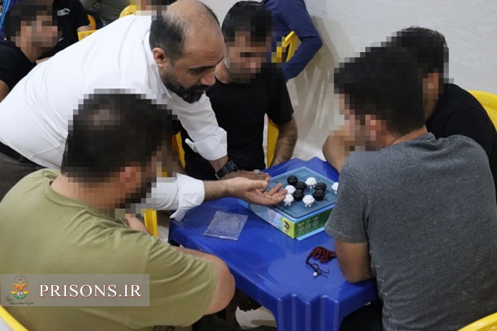 برگزاری دوره آموزشی توجیهی بازی‌های فکری مددجویان زندان دشتستان 