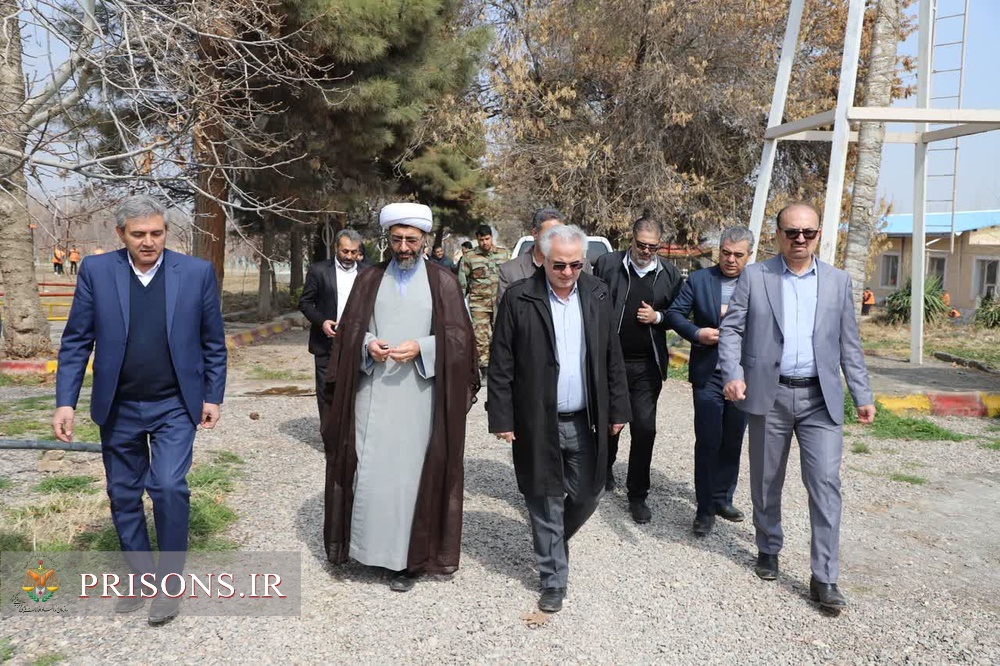 کاشت ۳۰۰ اصله نهال در مرکز حرفه آموزی و اشتغال زندانیان مشهد
