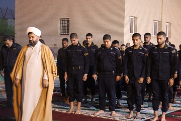 محفل رمضانی و مراسم افطاری سربازان وظیفه در زندان دشتستان 