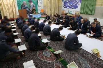 ضیافت افطاری و محفل انس با قرآن در کانون اصلاح و تربیت