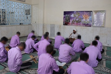 طرح «دقایقی با قرآن» بامحوریت جمع‌خوانی قرآن کریم در اندرزگاه‌های زندان دشتستان 