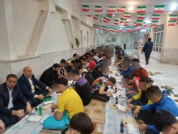 سفره اطعام در آخرین شب سال برای مددجویان کانون اصلاح و تربیت 