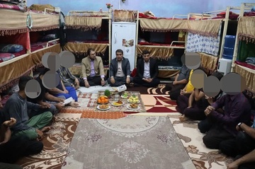 دیدار نوروزی رئیس و جمعی از مسئولین واحدهای زندان دشتستان با زندانیان