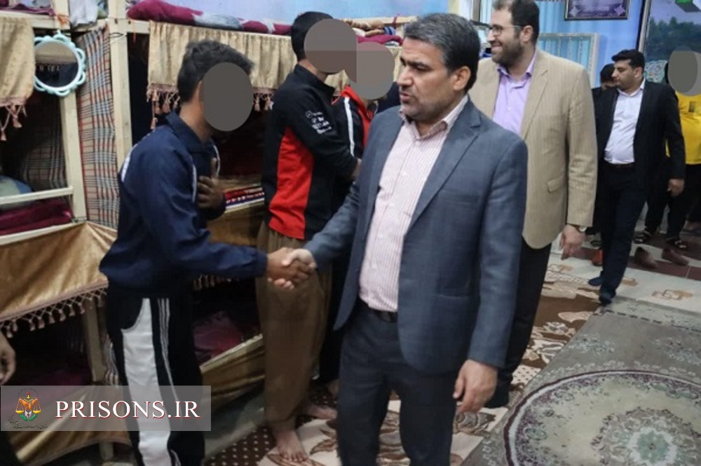 دیدار نوروزی رئیس وجمعی از مسئولین واحدهای زندان دشتستان با زندانیان