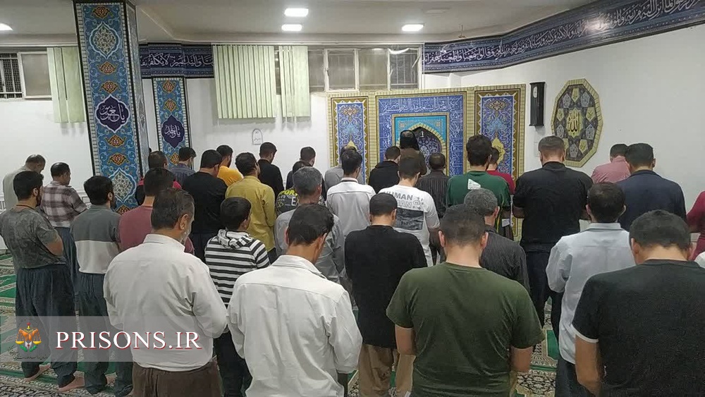 اقامه نماز سنت تراویح در زندانهای استان کردستان