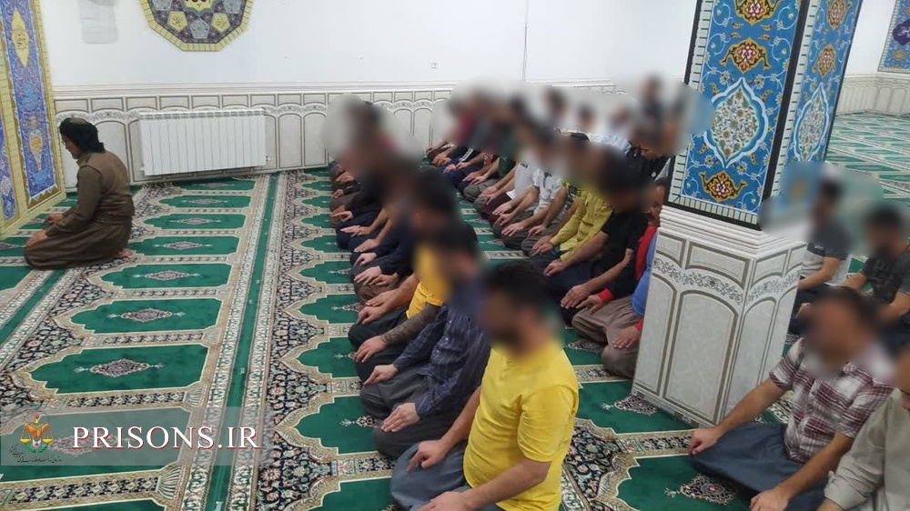 اقامه نماز سنت تراویح در زندانهای استان کردستان