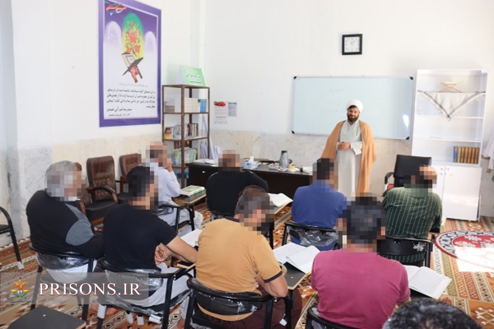 کلاس‌های تفسیر نور با محوریت تفسیر سور کوچک قرآن کریم در زندان دشتستان 