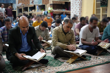 برگزاری آیین معنوی اولین شب از لیالی قدر در مرکز اصلاحی و تربیتی زندان‌های استان یزد