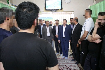 دیدار رئیس‌کل دادگستری استان ایلام و جمع 12 نفری مراجع قضایی با زندانیان