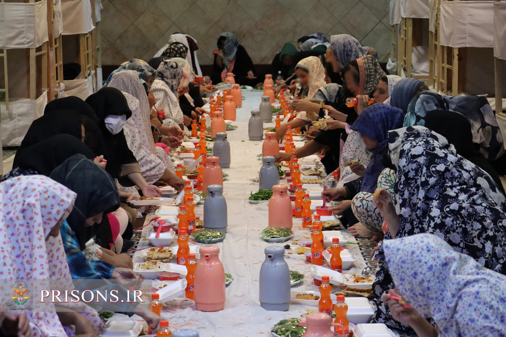 دورهمی‌های معنوی در ضیافت افطار مددجویان ندامتگاه زنان تهران