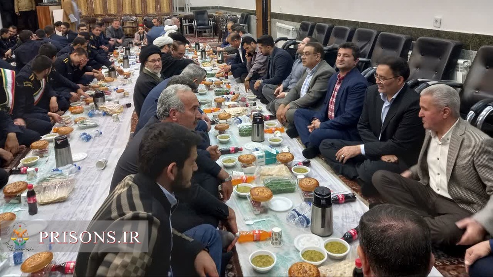 محفل انس با قرآن ومراسم افطاری ویژه سربازان وظیفه در زندان تبریز