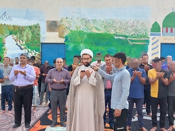 اقامه نماز عید سعید فطر در اردوگاه حرفه‌آموزی و کاردرمانی استان بوشهر