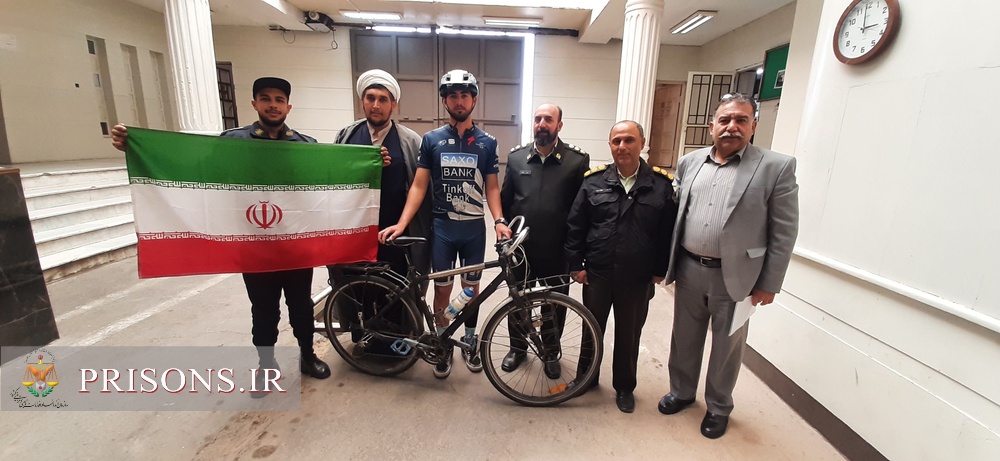 رکاب‌زنی دوچرخه سوار ندامتگاه تهران بزرگ به مسجد مقدس جمکران