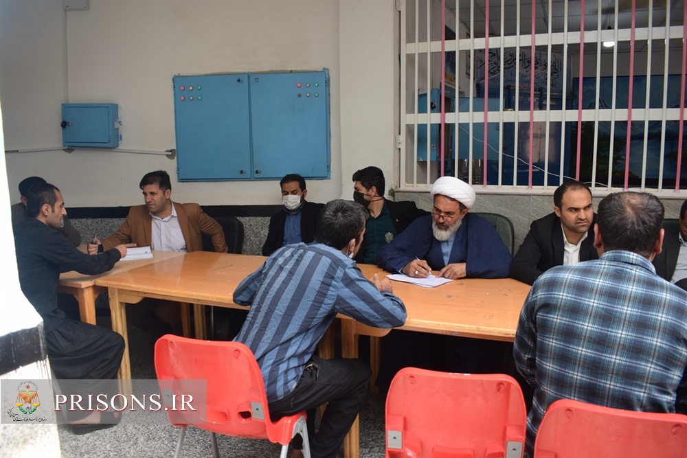  میز خدمت قضایی برای 80 نفر اززندانیان در زندان دهدشت برگزار شد