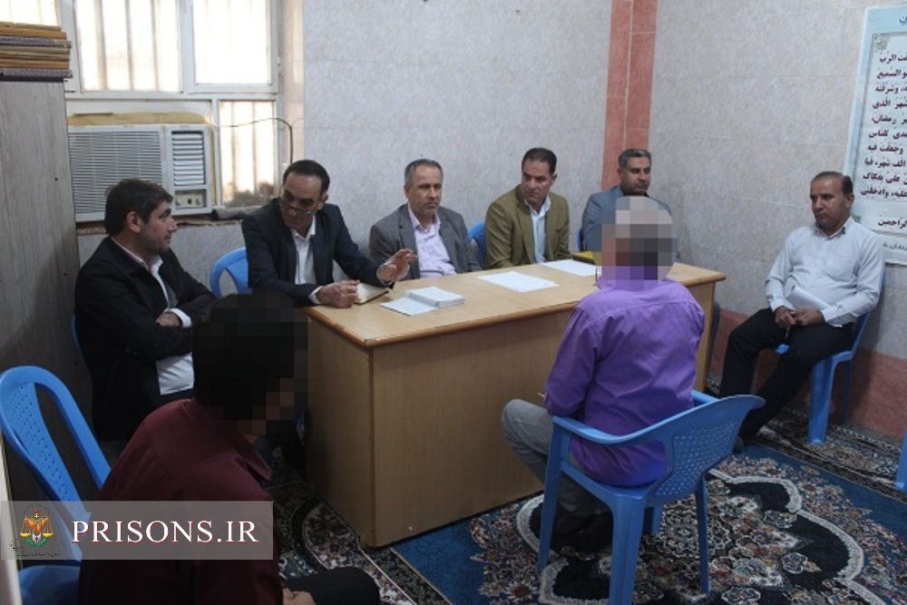 دیدار چهره به چهره مدیرکل زندان های استان بوشهر با مددجویان زندان دشتی