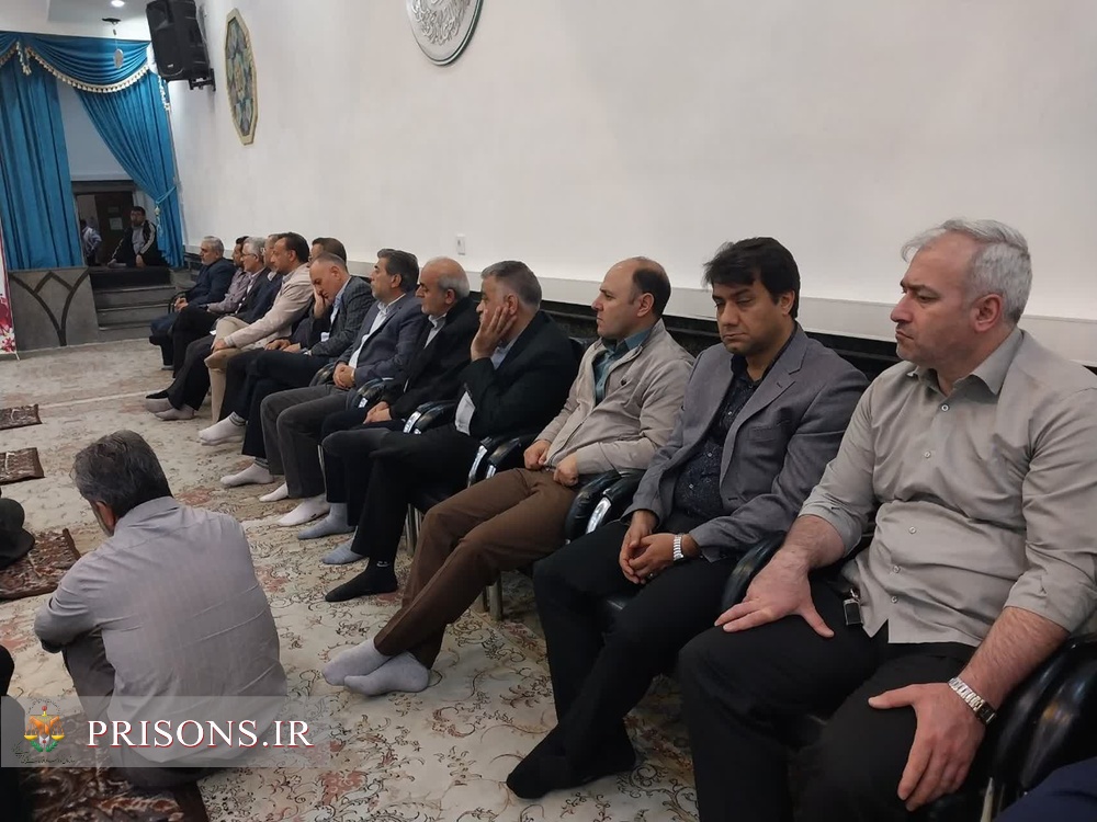نشست صمیمی مدیر کل زنداهای آذربایجان شرقی با کارکنان 