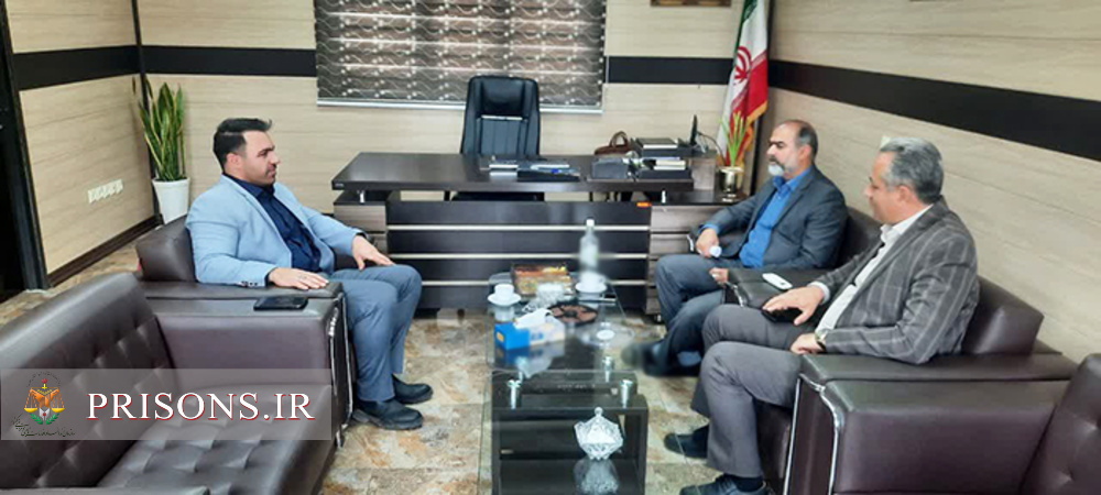 نشست رئیس سازمان فرهنگی، هنری و ورزشی شهرداری فردیس با رئیس ندامتگاه فردیس