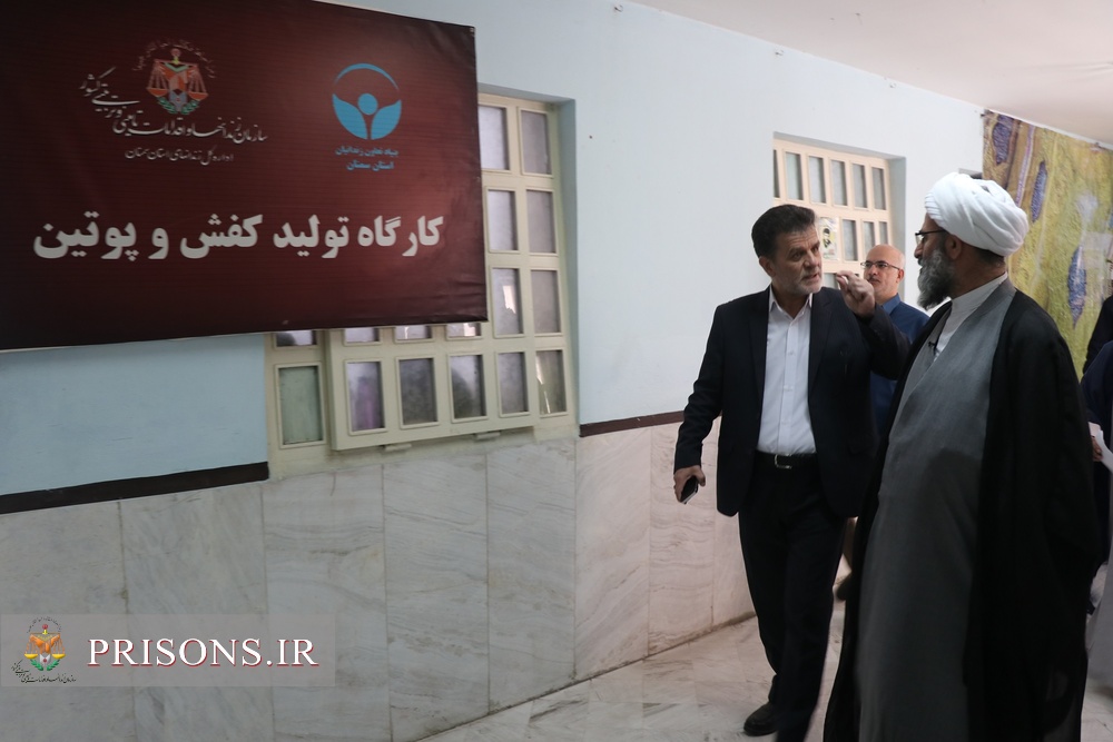بازدید نماینده ولی فقیه استان سمنان از اقدامات زندانهای استان سمنان