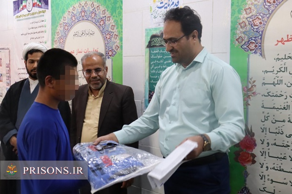 از معلمین ودانش آموزان برتر در کانون اصلاح وتربیت بوشهر تجلیل شد
