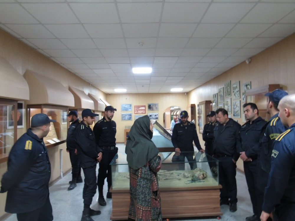 تور یک روزه سیاحتی سربازان وظیفه کانون اصلاح و تربیت همدان در بازدید از موزه هگمتانه