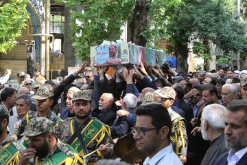 مدیرکل و کارکنان زندان‌های ایلام در مراسم تشییع پیکر شهید والامقام شرکت کردند