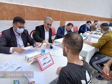 میز خدمت مسئولین قضایی در زندان انزلی 