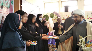جشن تکلیف ویژه دختران تحت پوشش انجمن حمایت زندانیان اسلام‌آباد غرب