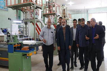 بازدید استاندار سیستان‌وبلوچستان از مراحل نهایی احداث کارخانه تولید پلاستیک در زندان باز زاهدان