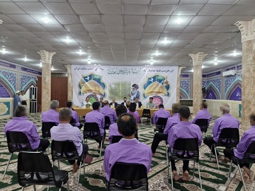 برگزاری میز خدمت مدیرکل و قضات تعزیرات حکومتی استان در زندان مرکزی بوشهر 
