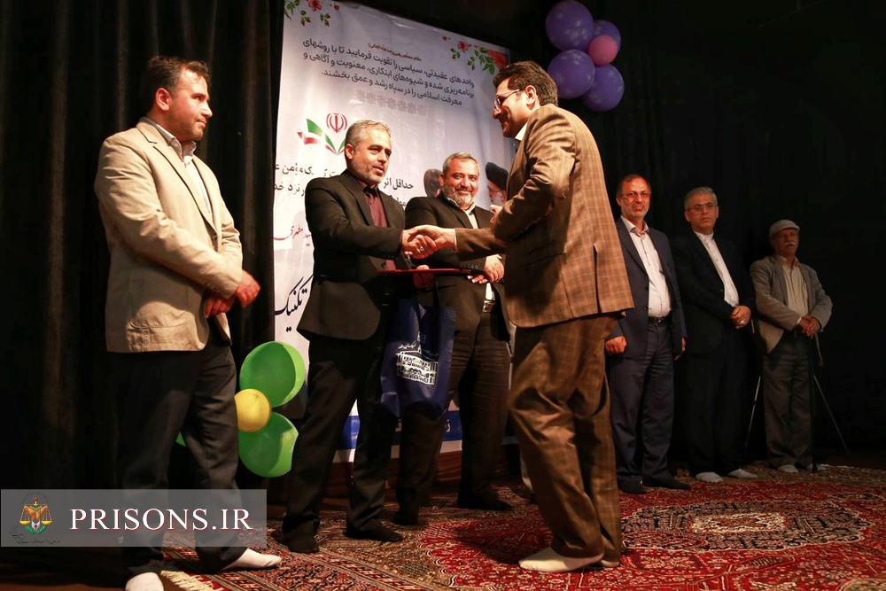 جشن فارغ‌التحصیلی ۴۱ زندانی در زندان مرکزی قزوین برگزار شد