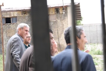 بازدید میدانی دادستان همدان از فضای اردوگاه کاردرمانی و حرف آموزی و دیدار با زندانیان