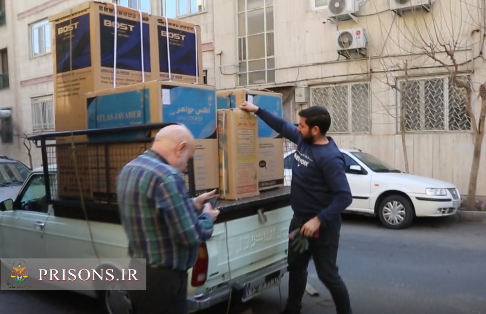 اهداء ۱۰ کالای اساسی به خانواده‌های زندانیان نیازمند تهرانی 
