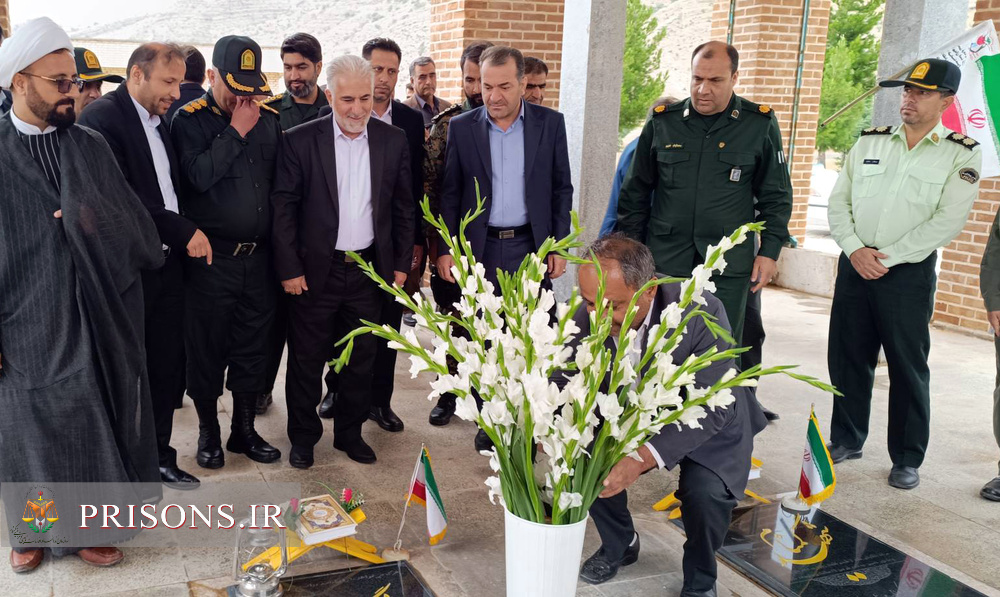 رئیس سازمان زندان‌ها در گلزار شهدای شهرستان باشت حضور یافت