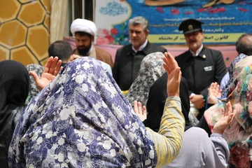 آزادی ۲ زندانی زن نیازمند در مراسم استقبال از بیرق حرم رضوی در زندان کرمانشاه