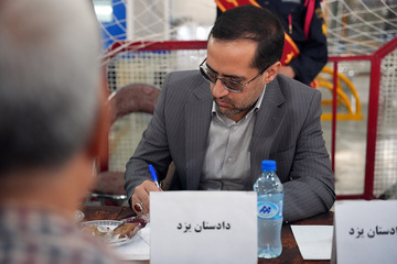 میز خدمت 50 نفر از قضات استان یزد جهت رسیدگی به مشکلات قضایی زندانیان زندان مرکزی