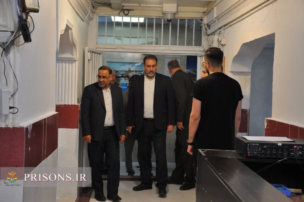 بازدید مدیرکل دفتر بهداشت و درمان سازمان زندان‌ها از بازداشتگاه اوین