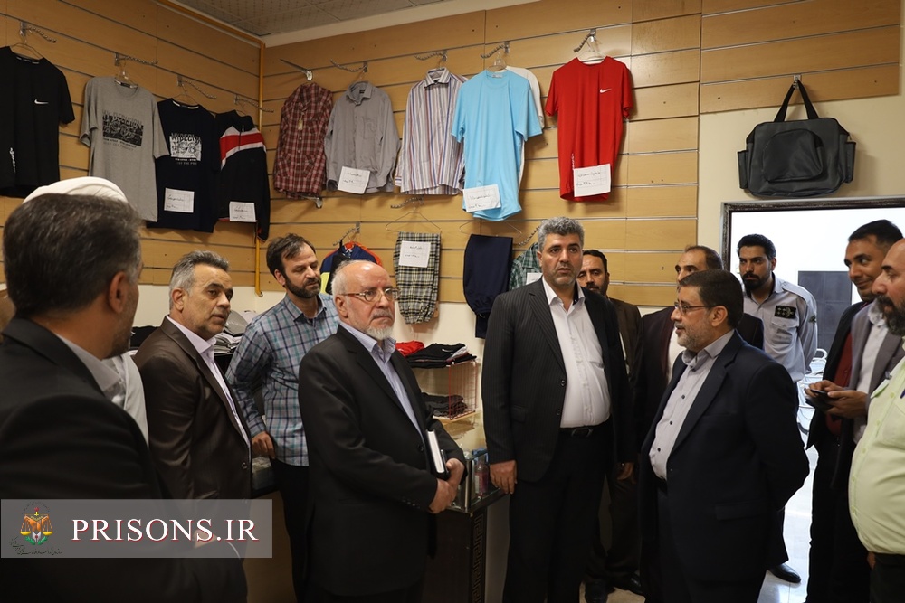 بازدید مشاوران رئیس سازمان زندان‌های کشور از ندامتگاه تهران بزرگ