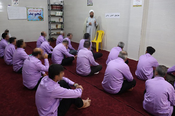 شرکت بیش از ۱۰۰ زندانی زندان دشتستان در کارگاه آموزشی مهارت‌های زندگی 