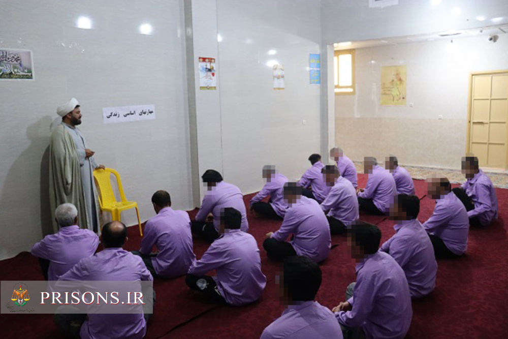 شرکت بیش از ۱۰۰ زندانی زندان دشتستان در کارگاه آموزشی مهارت های زندگی 