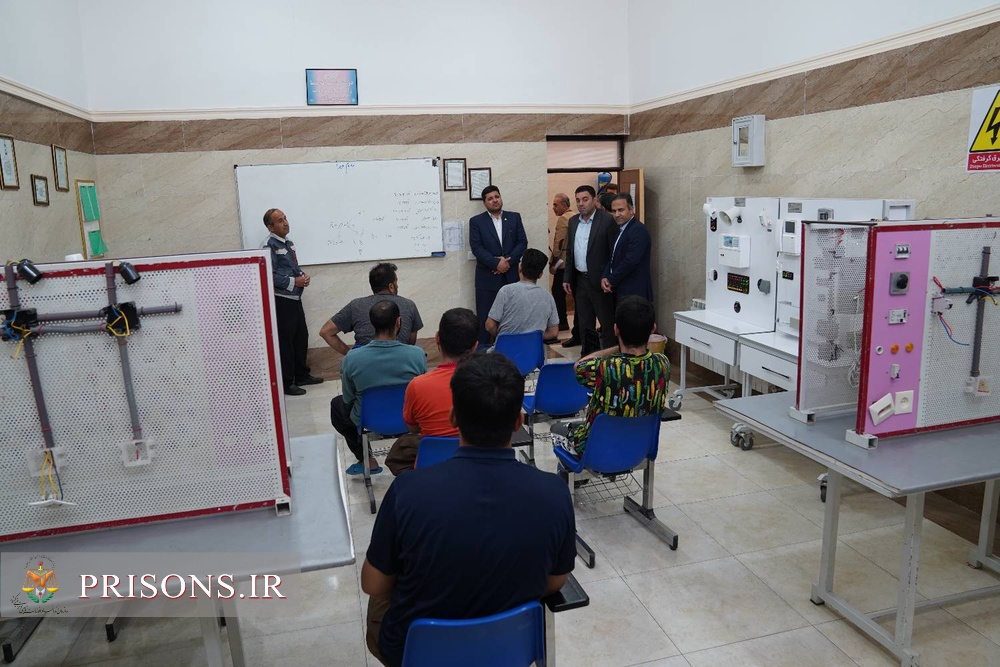برگزاری جلسه شورای راهبری مهارت آموزی و اشتغال زندانیان استان کردستان در زندان مرکزی سنندج