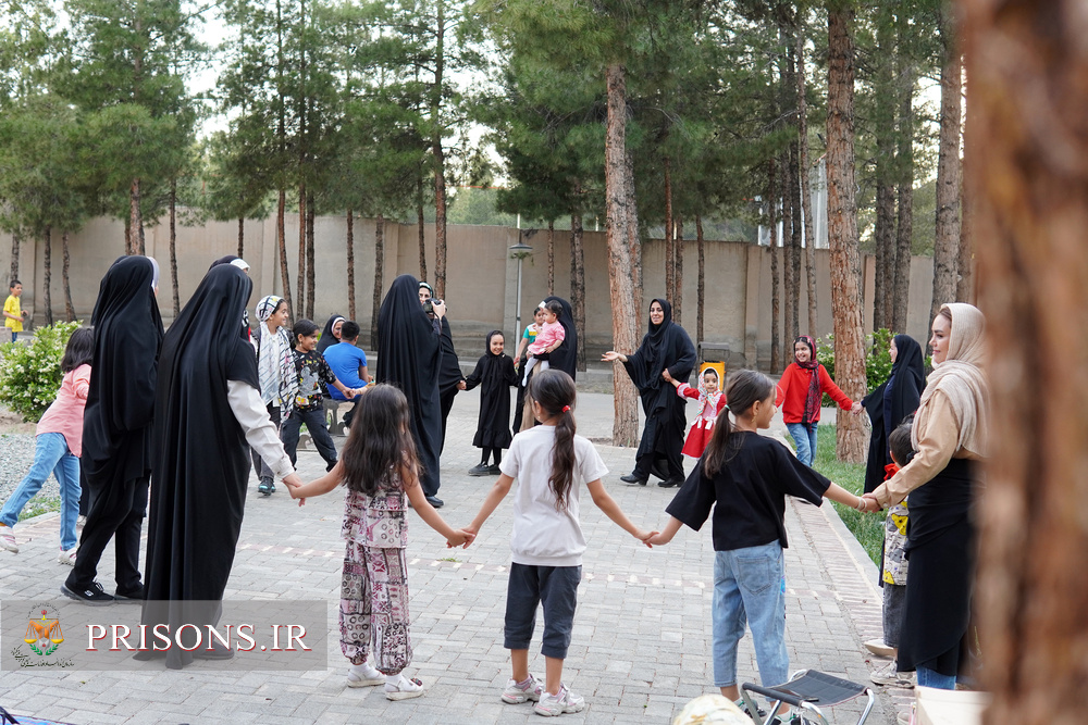 برگزاری جشن «مادر و دختری» ویژه کارکنان اندرزگاه زنان زندان های استان 