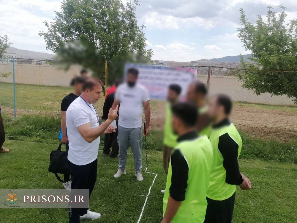 برگزاری مسابقه گلف در زندان سقز به مناسبت دهه کرامت و سالروز تشریف فرمایی رهبر معظم انقلاب(مدظله العالی) به استان کردستان