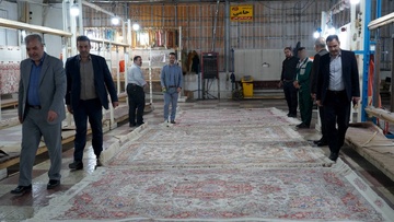 رونمایی از چهار تخته فرش نفیس دستباف مددجویان زندان ارومیه