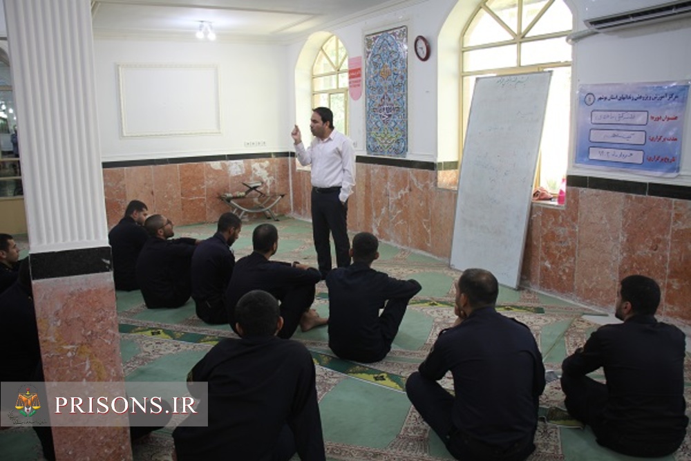 برگزاری کارگاه آموزش نقشه کشی ساختمان در زندان مرکزی استان بوشهر