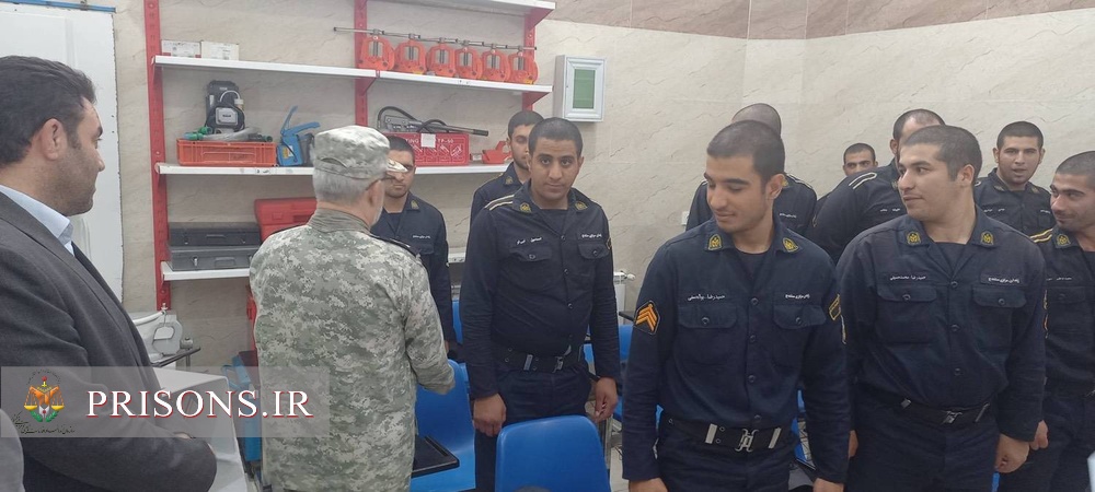 بازدید مشاور عالی فرمانده قرارگاه مهارت آموزی کارکنان وظیفه ستاد کل نیروهای مسلح از زندانهای استان کردستان