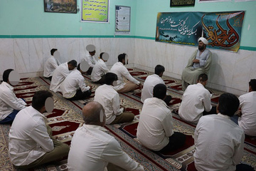 برگزاری مراسم سوگواری سالروز شهادت امام محمد باقر(ع) در زندان دشتستان 