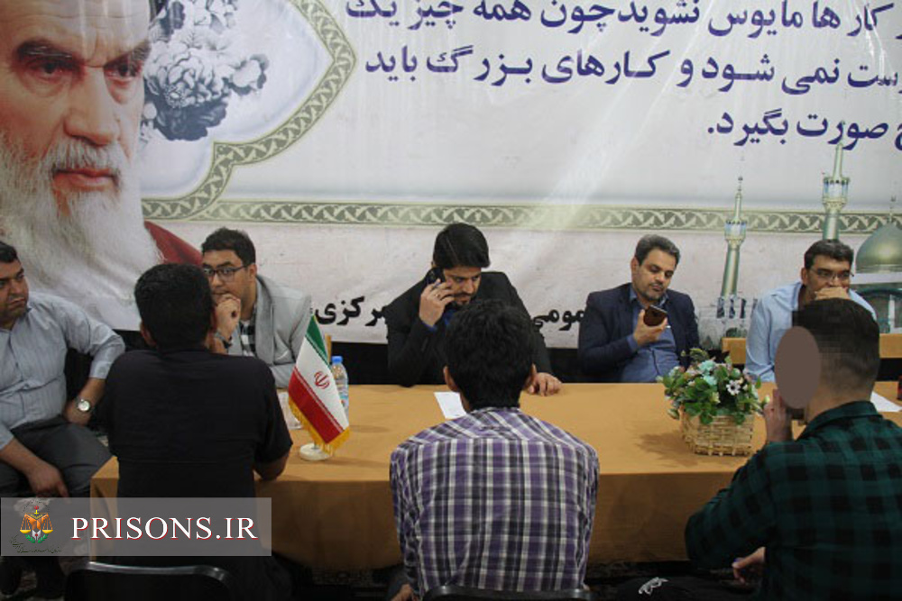 برپایی میز خدمت دادستان و قضات دادسرای عمومی و انقلاب عسلویه در زندان مرکزی بوشهر